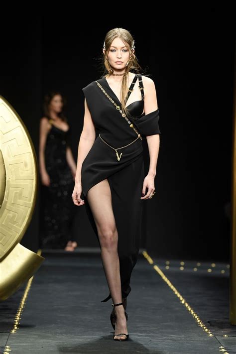 fashion week milano 2019 2020 collezioni versace|versace runway fashion.